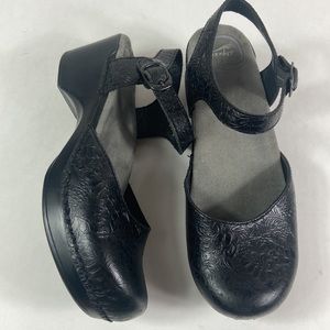 Dansko Black TOOLED LEATHER Closed Toe SAM Ankle Strap PROFESSIONAL CLOG